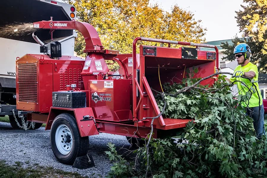Morbark Eeger Beever™ 1415 Track Brush Chipper